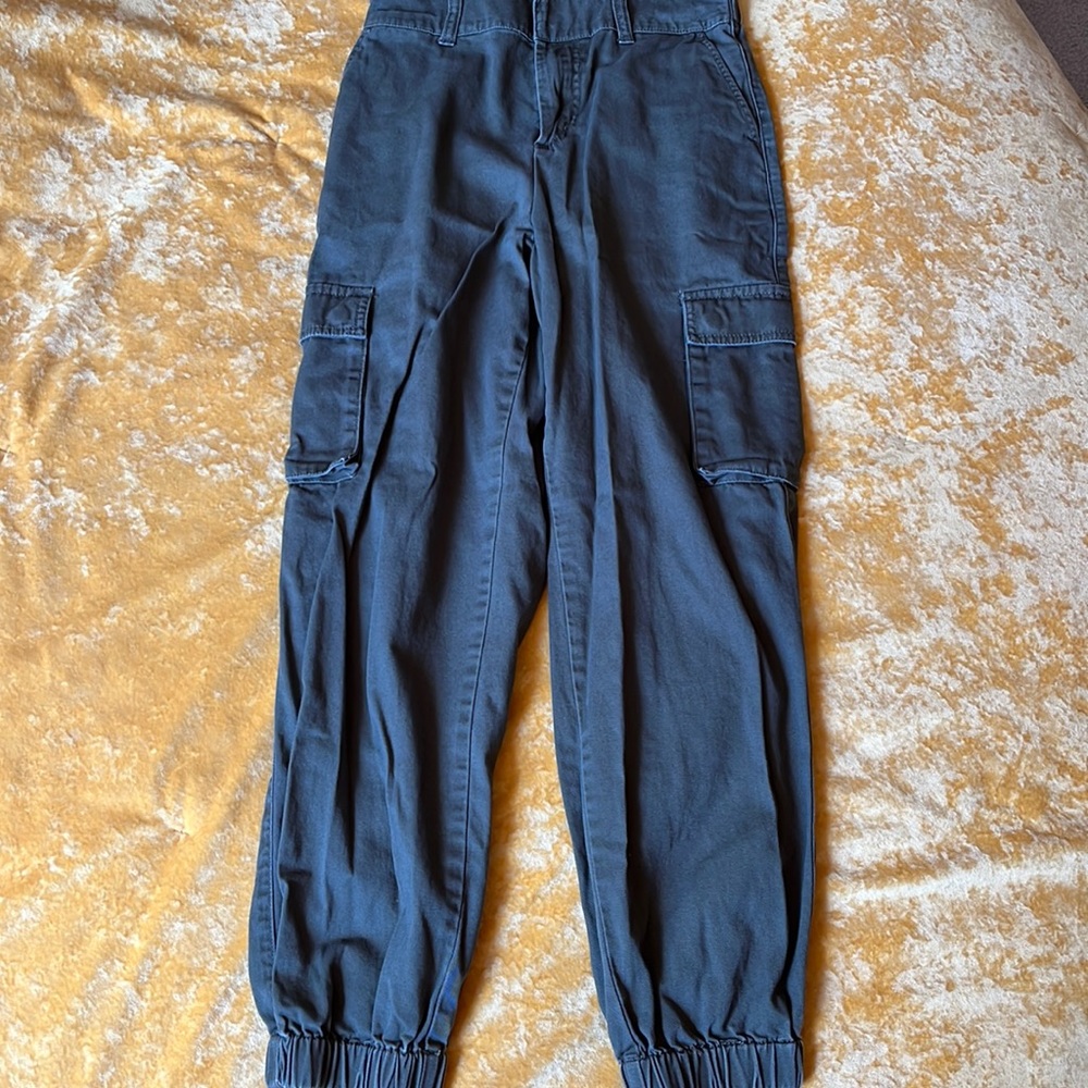 Forever 21 Size Small Cargo pants with Tapered Ankle